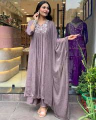 LAVENDER   COLOURED Women Embroidered Chanderi Kurta set