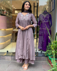 LAVENDER   COLOURED Women Embroidered Chanderi Kurta set