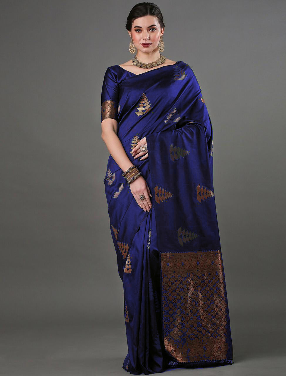 THE BANARASI SAREEIS MADE UP OF SILK THREADS WOVEN USING