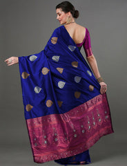 THE BANARASI SAREEIS MADE UP OF SILK THREADS WOVEN USING