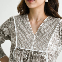 MOTI GREY COLOURED  WOMEN'S  RAYON SLUB  LACE WORK   KURTA WITH PANT SET