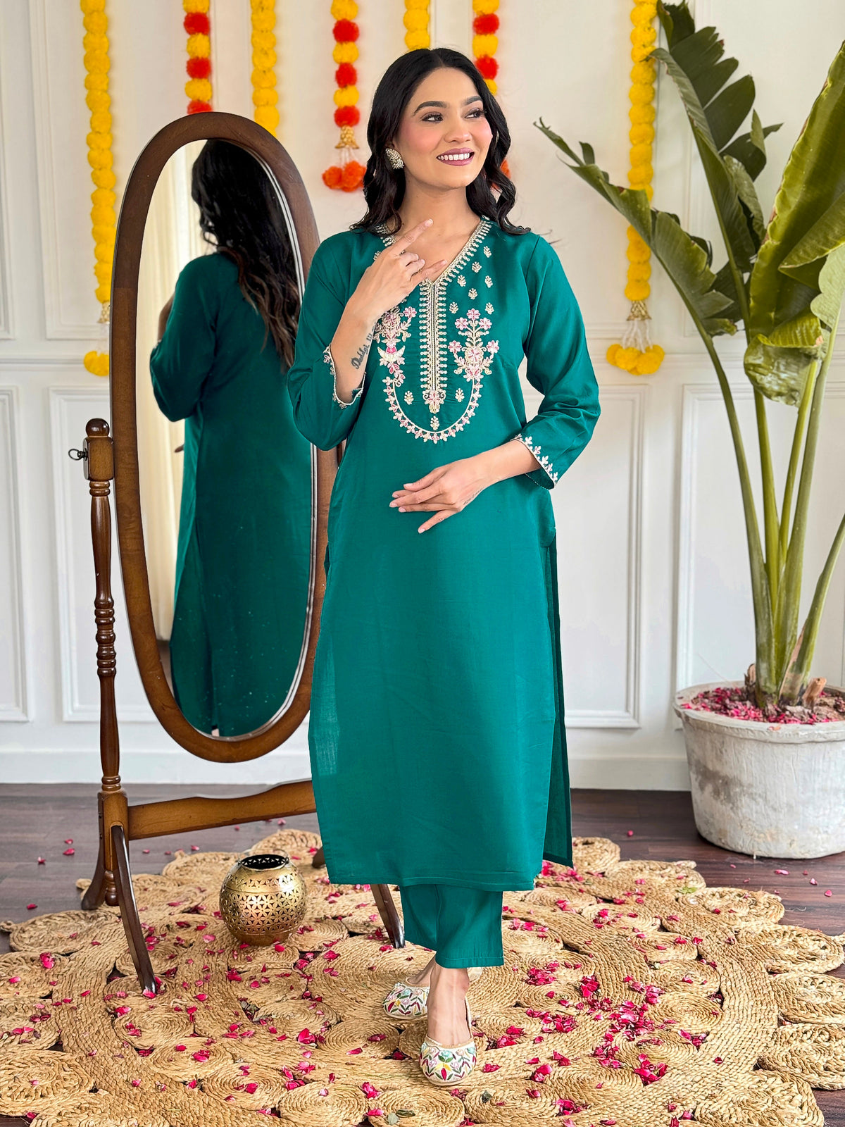 GREEN  COLOURED WOMEN'SVISCOSE CHANDERI KURTA SET