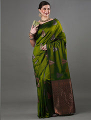 THE BANARASI SAREEIS MADE UP OF SILK THREADS WOVEN USING