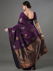 THE BANARASI SAREEIS MADE UP OF SILK THREADS WOVEN USING