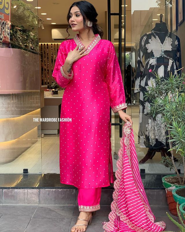 SNAPINSTA PINK COLOURED  WOMEN'S VISCOSE EMBROIDERED  KURTA WITH PANT DUPATTA SET