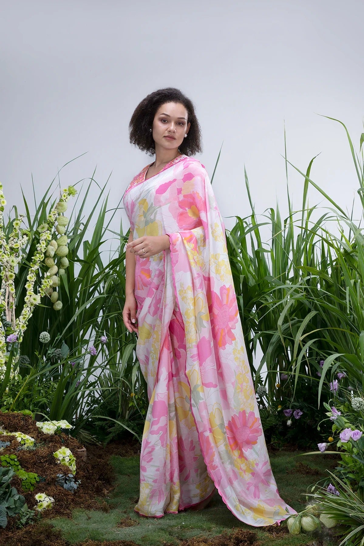 white  Color georgette  Saree With Sequence Work